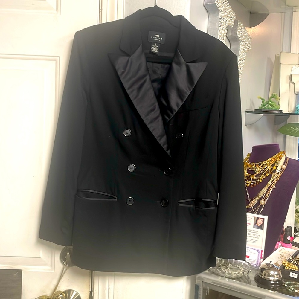 Limited Tuxedo￼Jacket🔥